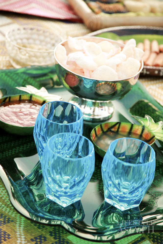 Super Milly acrylic tumblers and Revere silver bowl on a Gioconda tray from LANAI