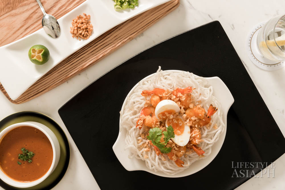 The Pancit Luglug dish is reinvented as waiters pour the sauce onto crackling noodles tableside