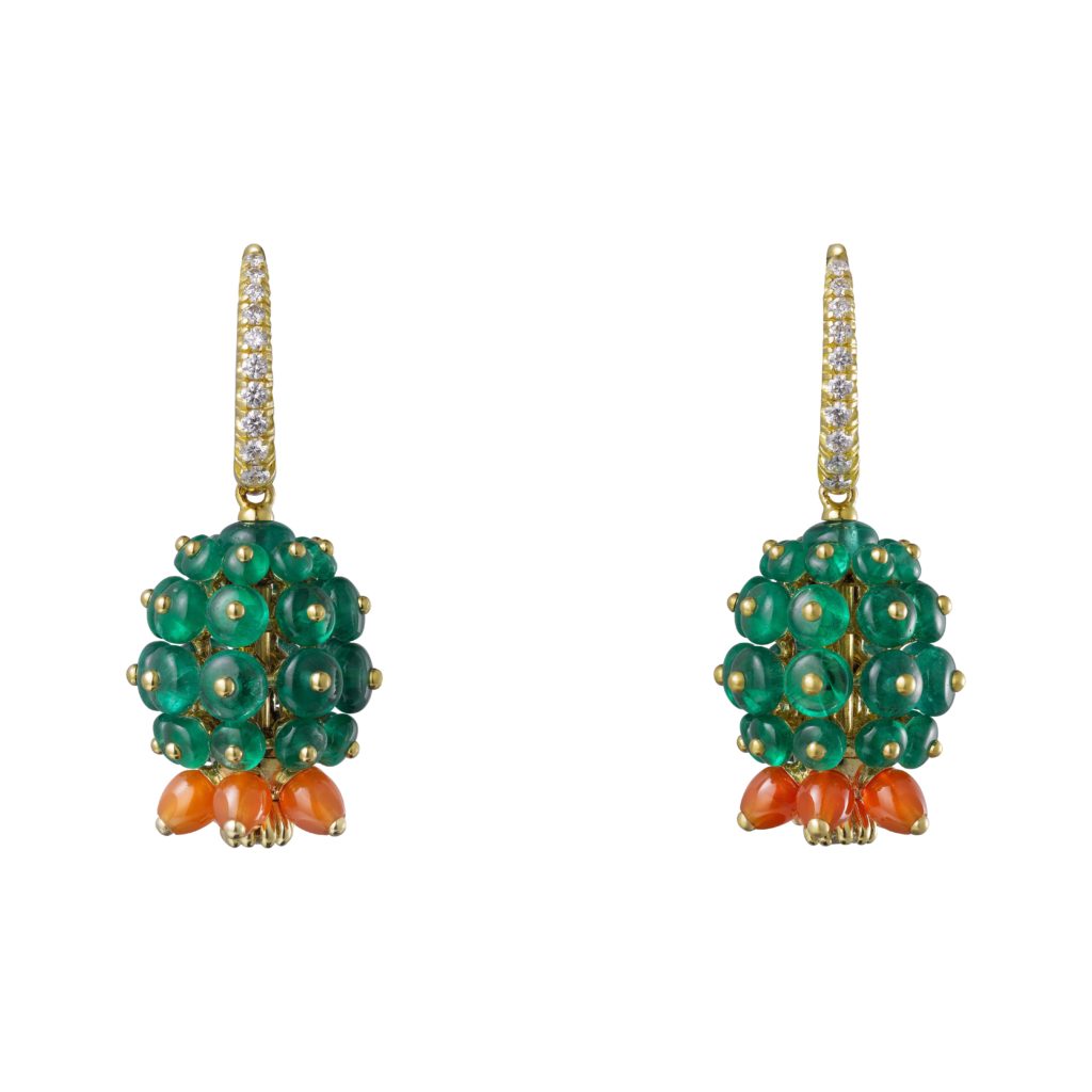 Cactus de Cartier earrings, 18-carat yellow gold, emeralds, carnelians, each set with 11 brilliant-cut diamonds