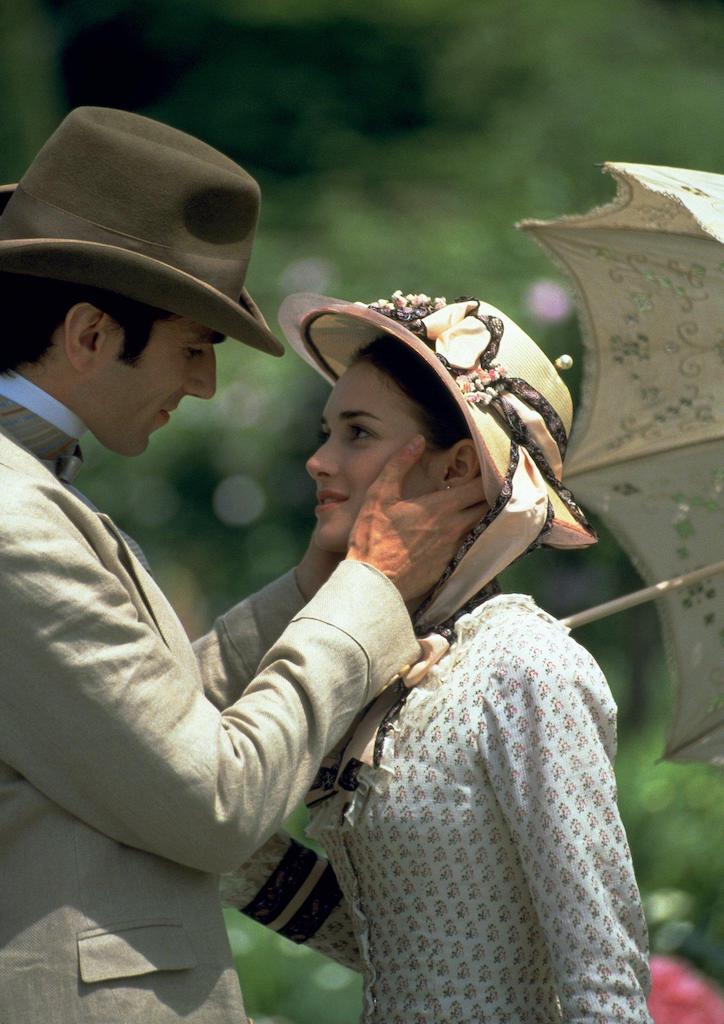 Daniel Day-Lewis and Winona Ryder in The Age of Innocence (1993)