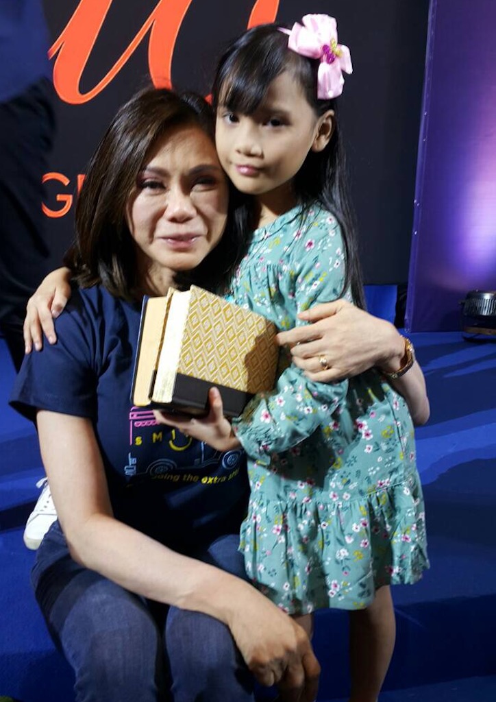 Vicki Belo with one of the beneficiaries of Belo Smiles. 