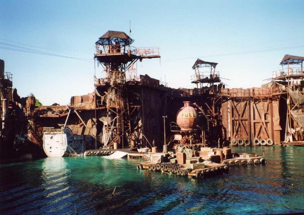 The expensive sets of Waterworld (1995) were built on the island of Hawaii