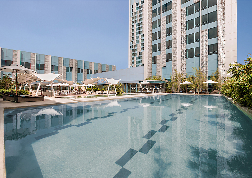 The swimming pool at the hotel will allow you to cool off during the hot summer months
