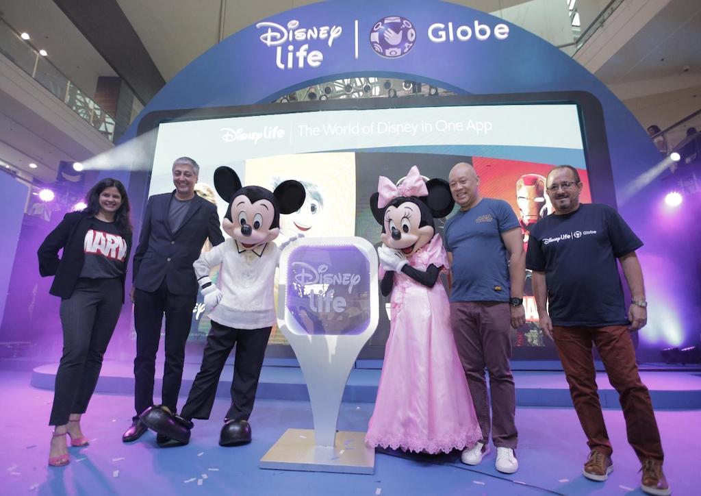 At the launch of DisneyLife App are Mickey and Minnie Mouse together with Head of Media Distribution and OTT, The Walt Disney Company South Asia Amitra Pandey, EVP & Managing Director, The Walt Disney Company South Asia Mahesh Samat, Globe President and CEO Ernest Cu and Globe Chief Commercial Officer Albert De Larrazabal.