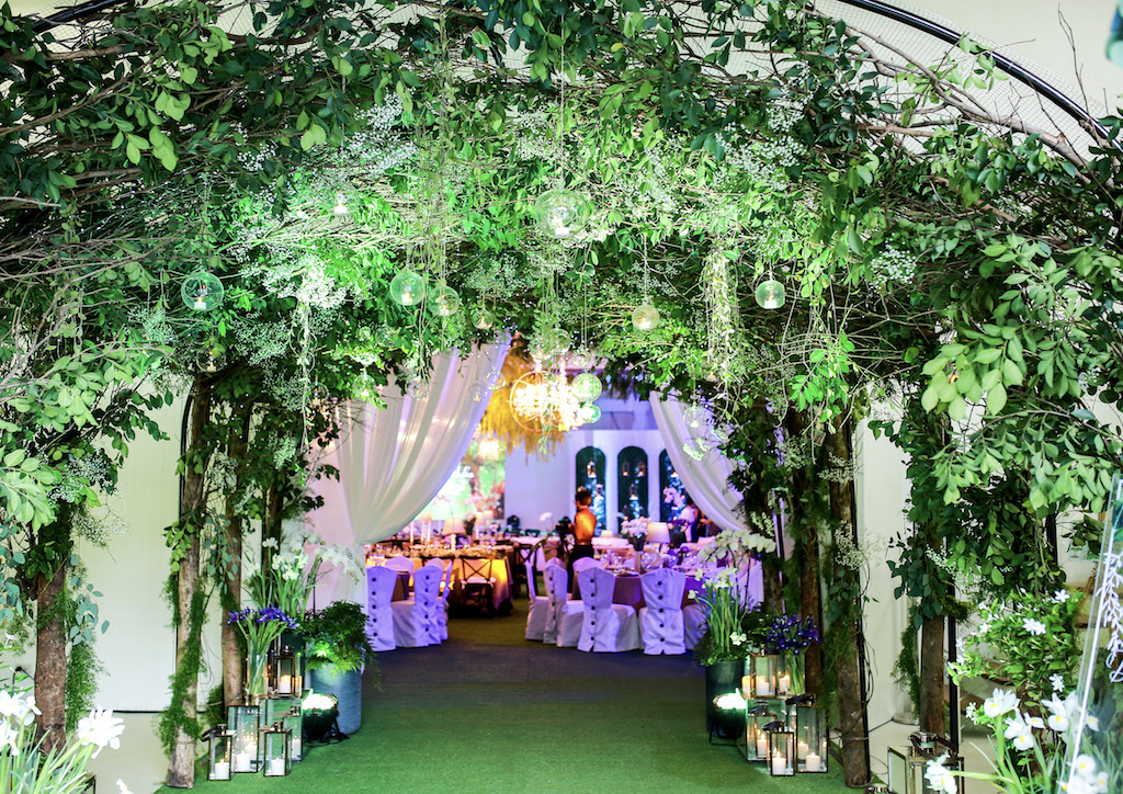 The entrace of White Space was unrecognizable due to an abundance of lush greenery (Photography by Jaja Samaniego)