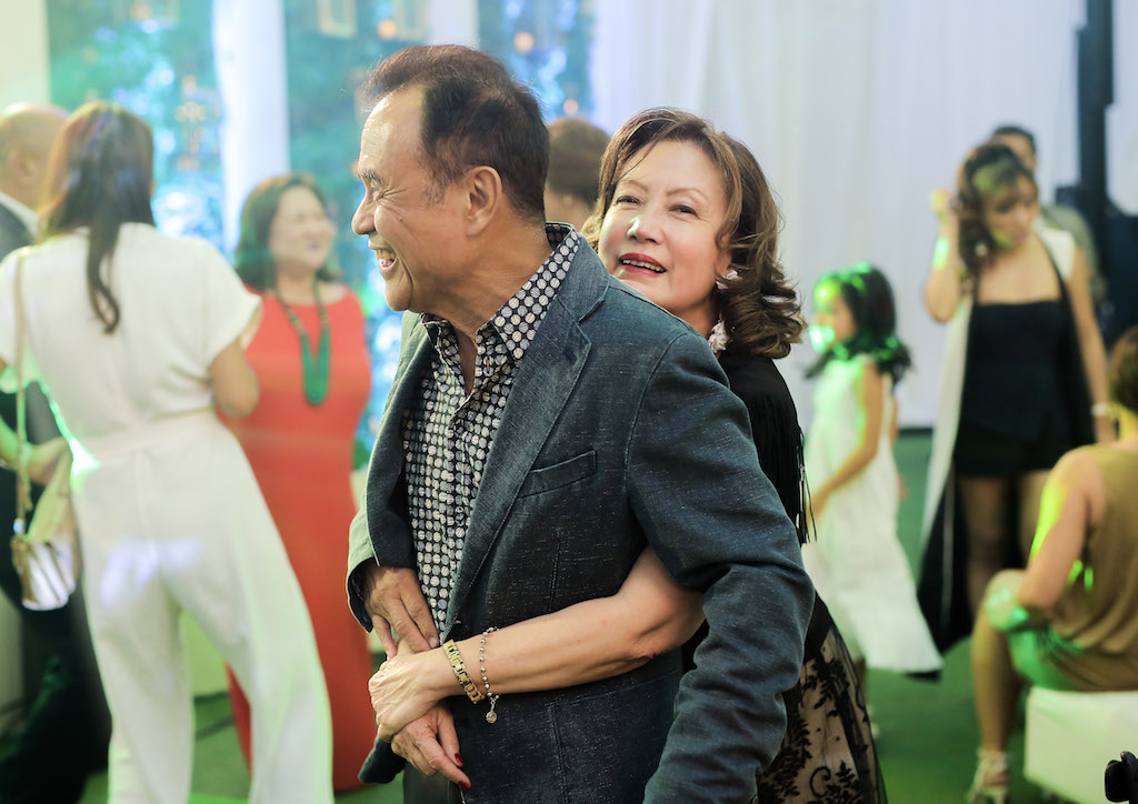 Nicole's grandparents Rico and Nena Tantoco show their moves on the dance floor (Photography by Jaja Samaniego)