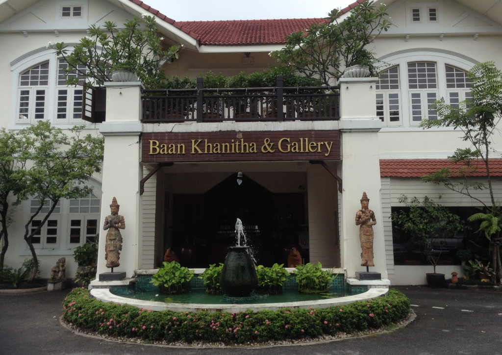 The entrance of the Baan Khanita and Gallery