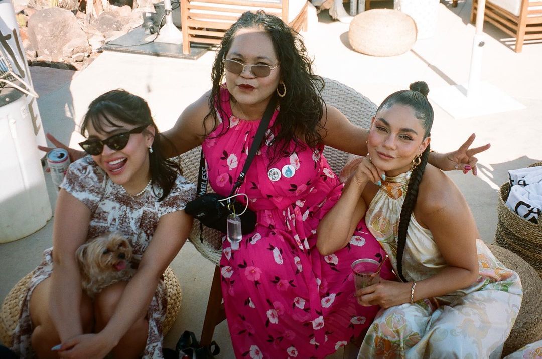 Vanessa Hudgens with her family
