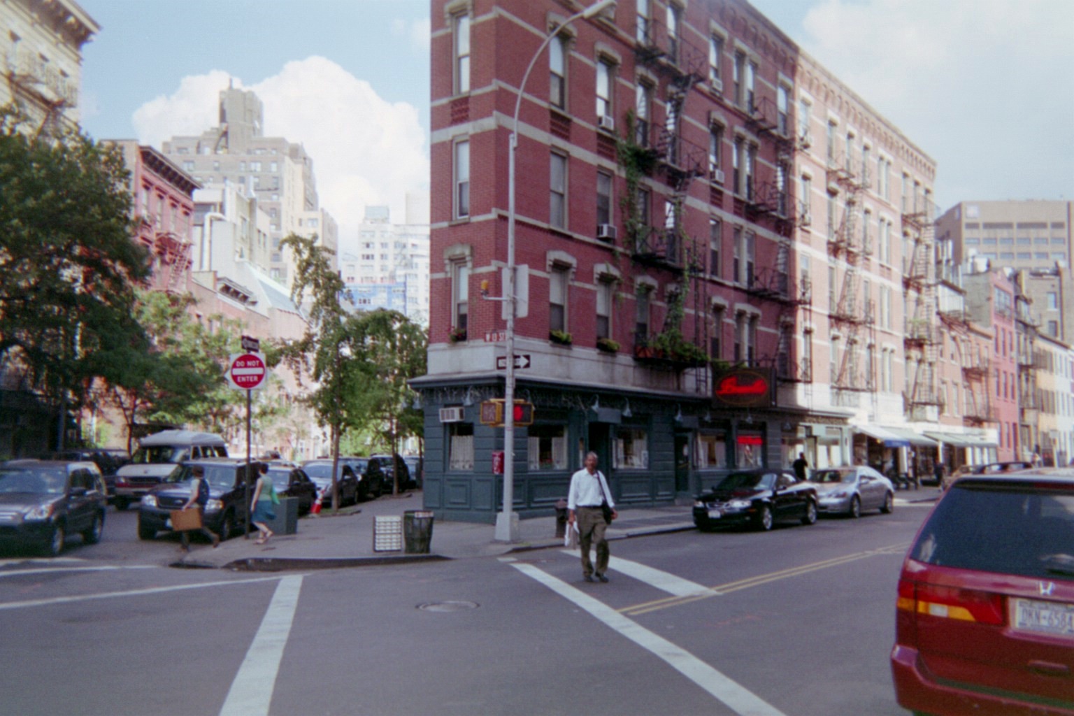 Corner of Greenwich Avenue and West 11th Street, New York City sells for 100000 dollars