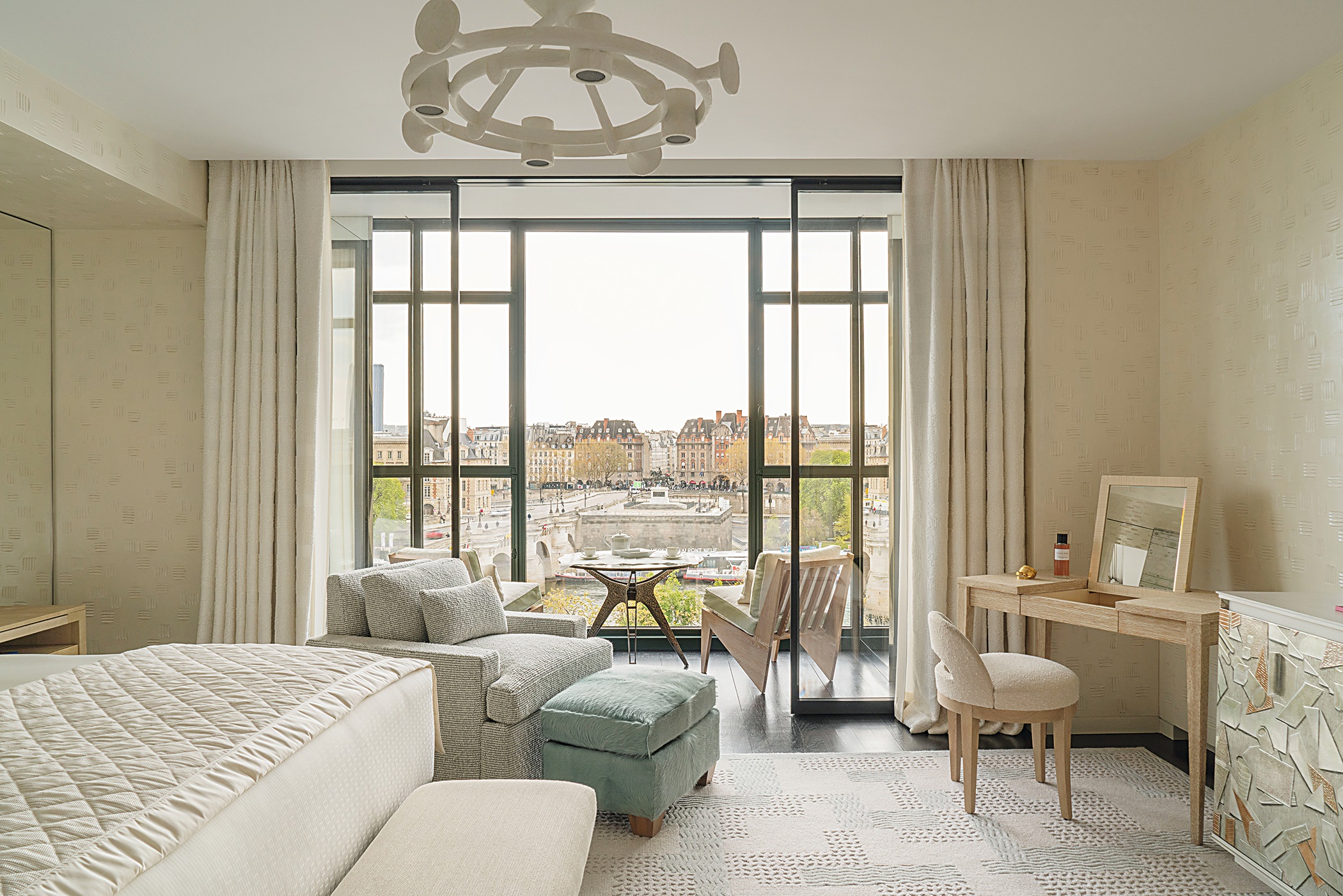 Cheval Blanc's suite overlooking the Seine