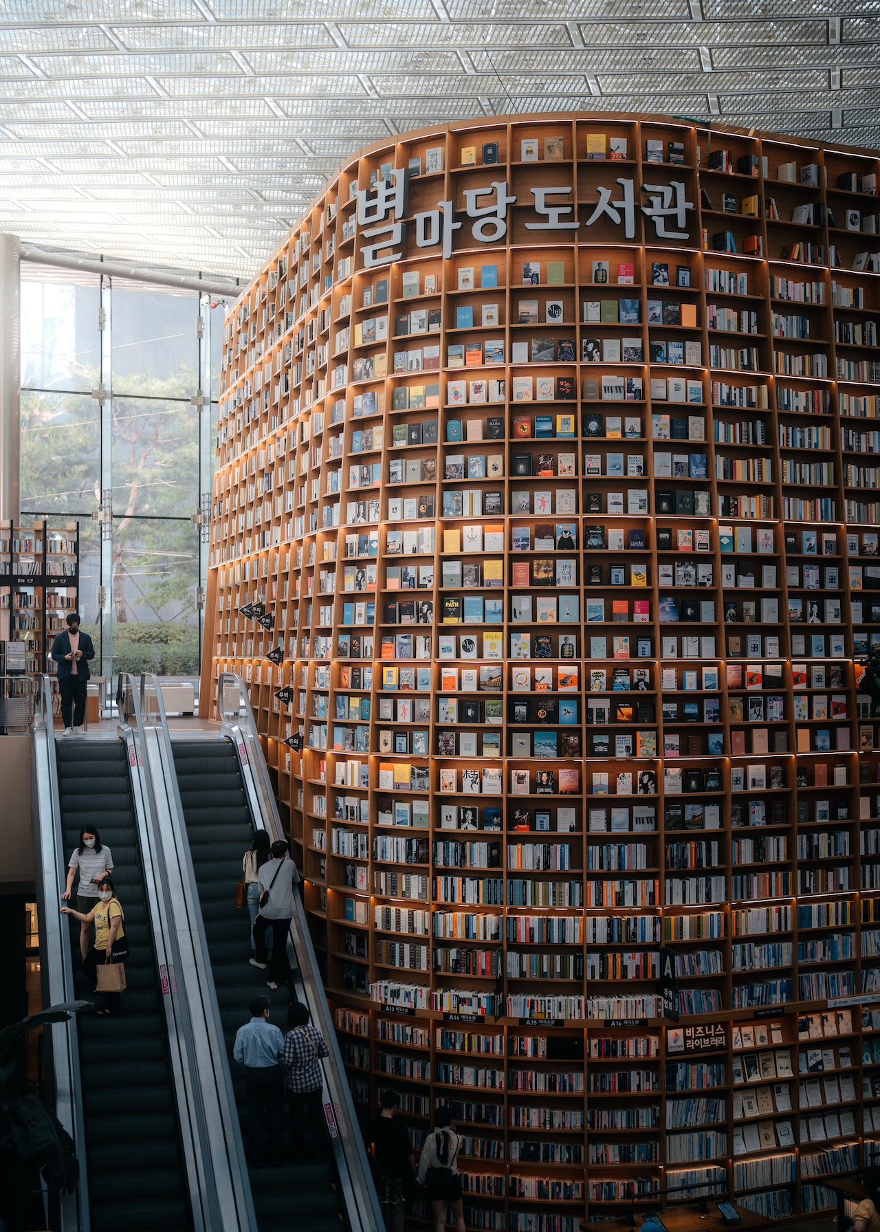 Starfield Library inside COEX Shopping Mall
