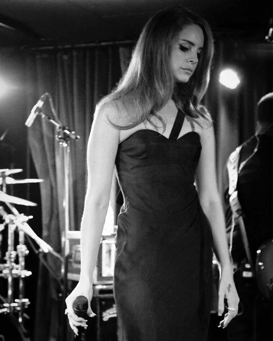 Singer Lana del Rey in Silencio