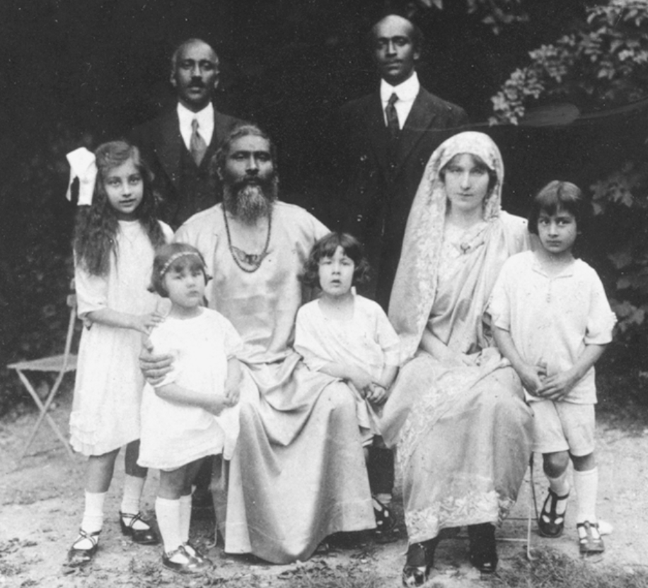 Inayat Khan and Ora Ray Baker with their children, including a young Noor Inayat Khan (far left)