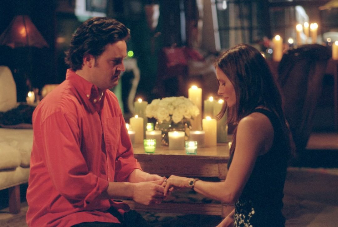 Matthew Perry and Courteney Cox acting out their proposal scene