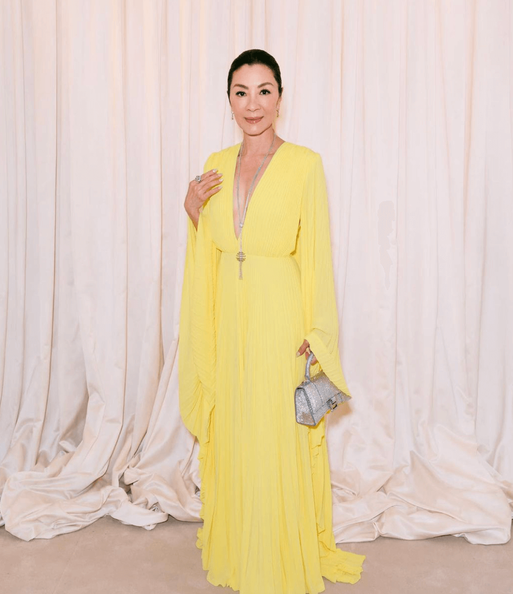 Yeoh graced the event in a pleated pale lemon dress. She paired it with a small, heavily embellished silver Hourglass bag.