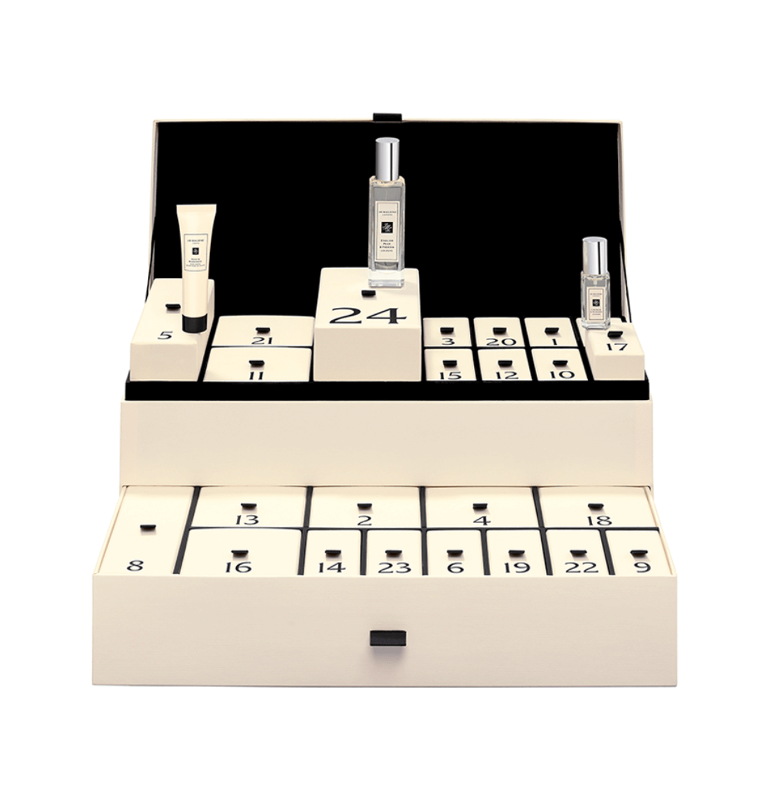 Jo Malone brings a touch of stellar style to your countdown with an Advent Calendar that gleams with exclusive scents and festive favorites in miniature. 