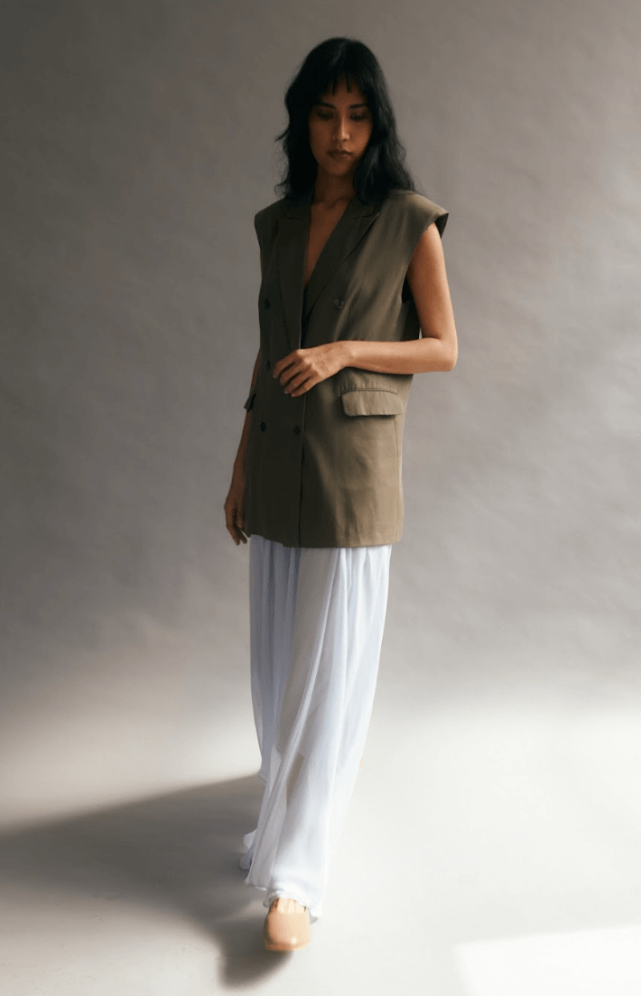 With a brand new collection that screams “Less is More,” Dona Lim offers soft, free silhouettes paired with luxurious fabrics. 