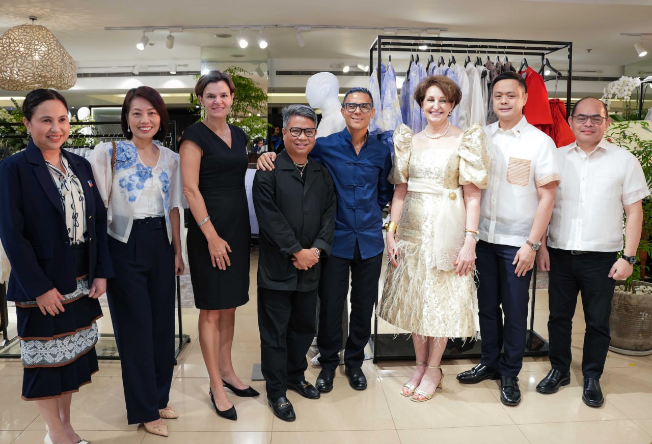 From left to right: Cristina Roque; Her Excellency Constance See, Ambassador of Singapore to the Philippines; Her Excellency Laure Beaufils, Ambassador of the United Kingdom to the Philippines; Puey Quinones; Donnie Tantoco, President of Rustan Commercial Corporation; Her Excellency MaryKay Carlson, Ambassador of the United States of America to the Philippines; Stanley Ng, President and COO of Philippine Airlines; Paul Ledesma, Assistant Secretary for Regional Operations of DSWD