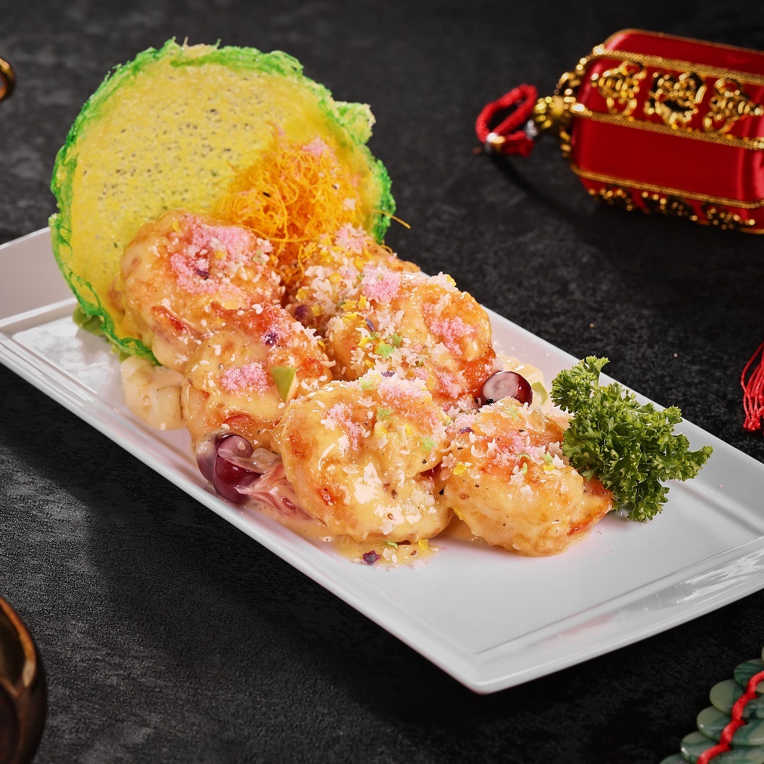 The Wok-fried Prawn is served with pomelo fruit salad and roasted sesame dressing
