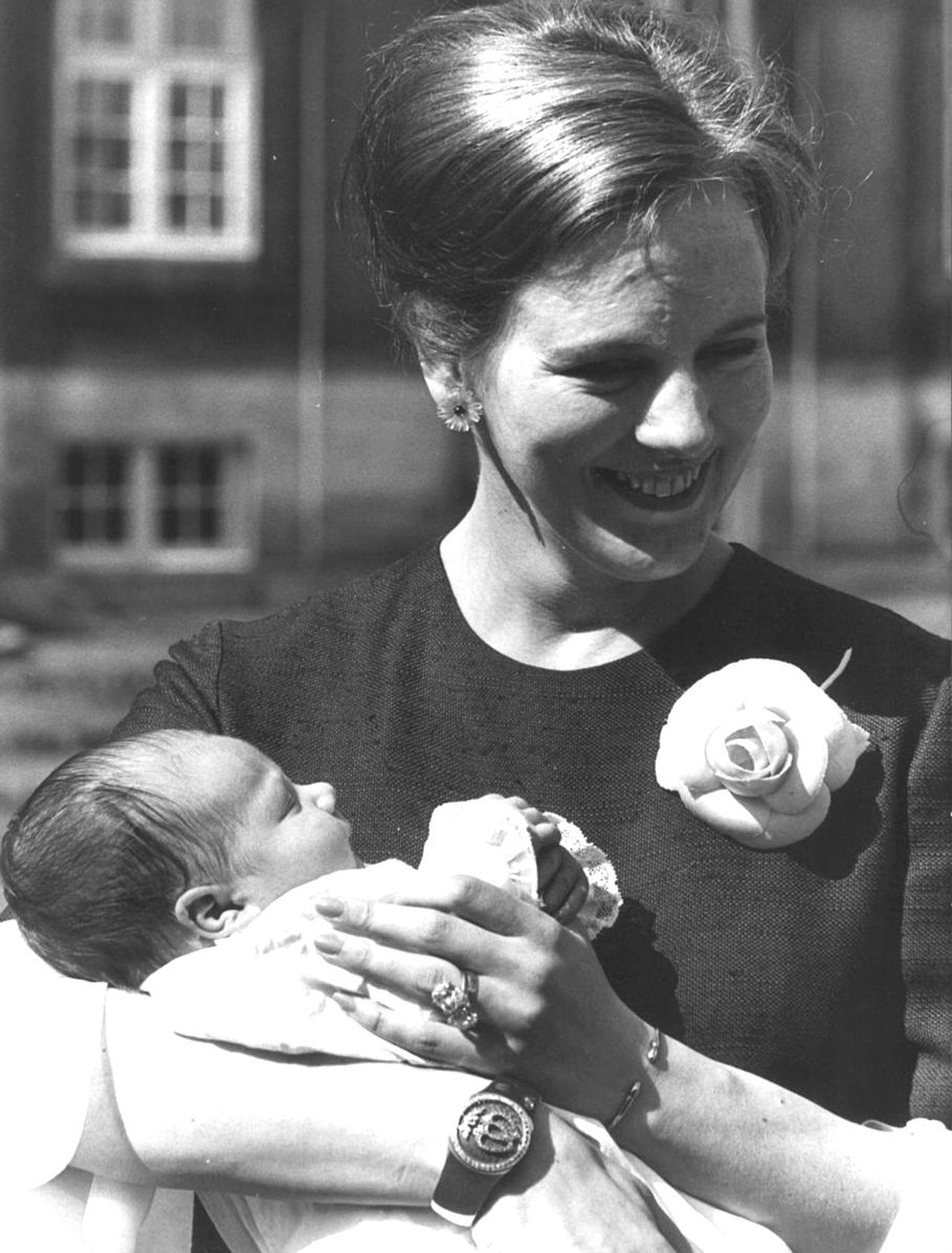Margrethe with an infant King Frederik X