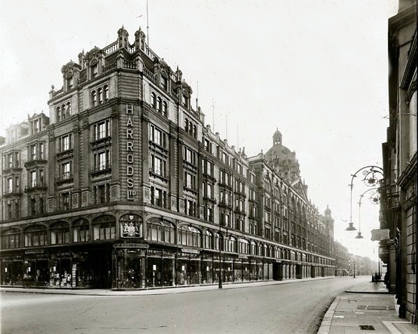Harrods department store in 1905