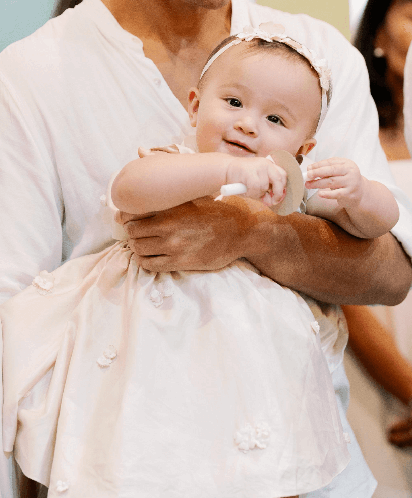 Renowned designer Rajo Laurel added an extra touch of elegance to the celebration by crafting exquisite baptism gowns for Deia and Sadie. 