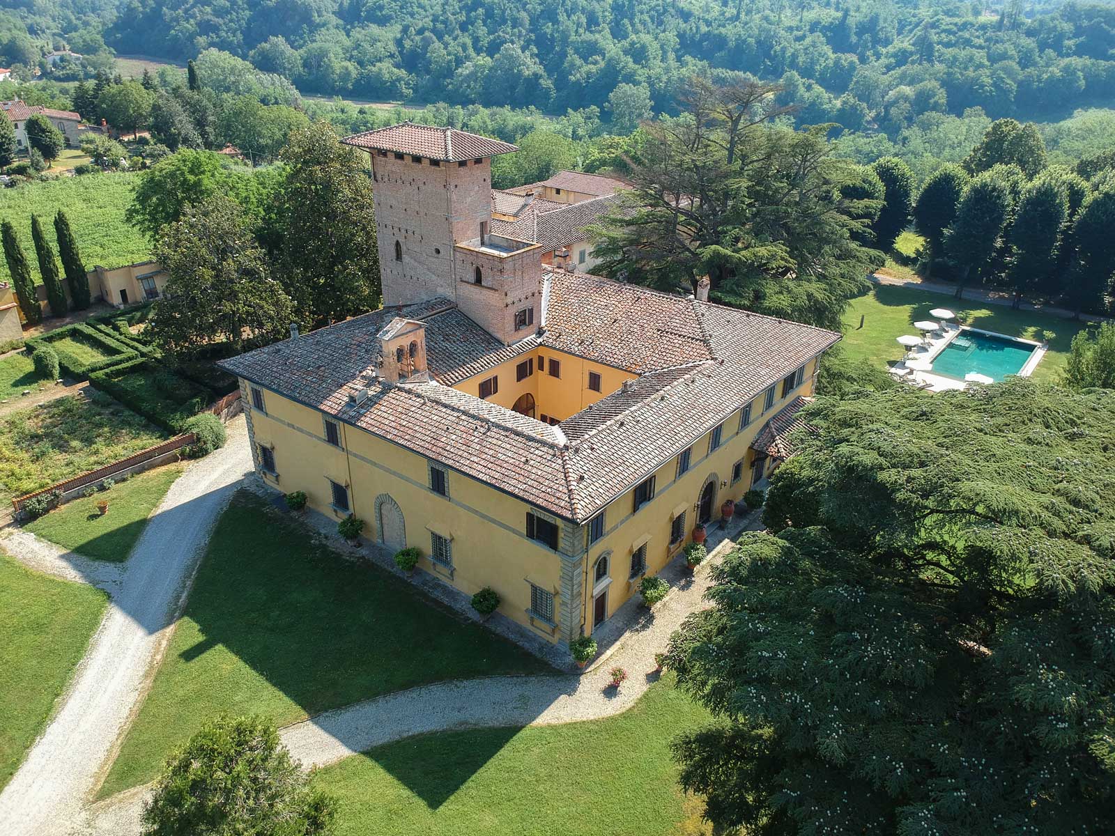 Views of Tuscany’s Castello del Monsignore
