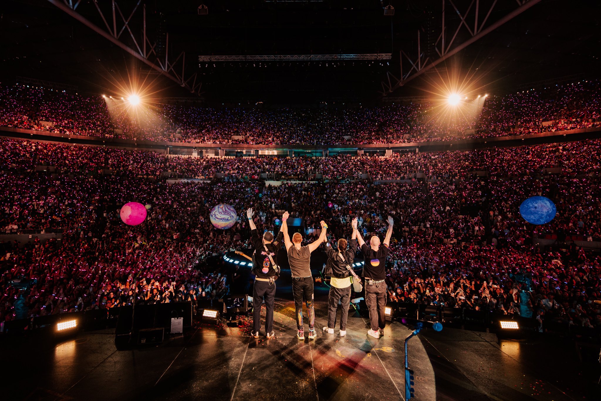 Coldplay performs at the Philippine Arena