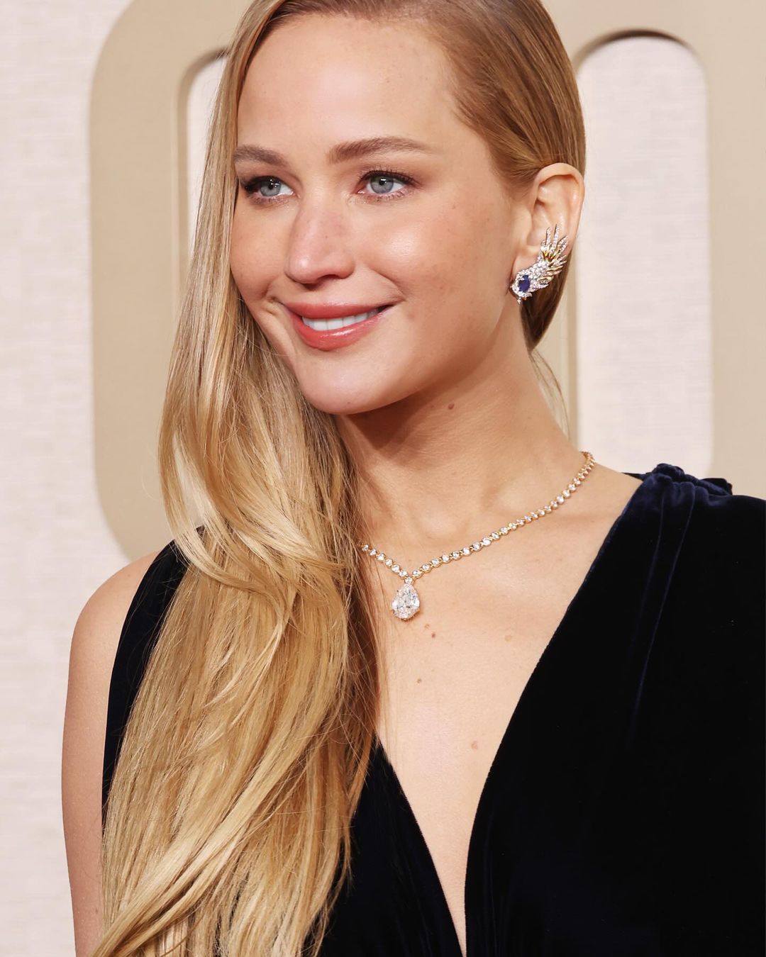 Jennifer Lawrence goes for the classic look with an 11-carat diamond giving the wow factor