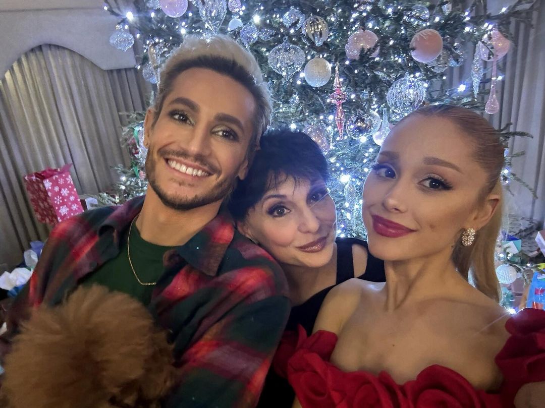 Frankie, Joan, and Ariana Grande celebrate Christmas with family