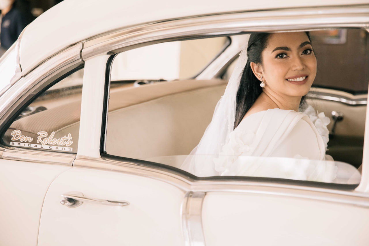 The stunning bride aboard a bridal car