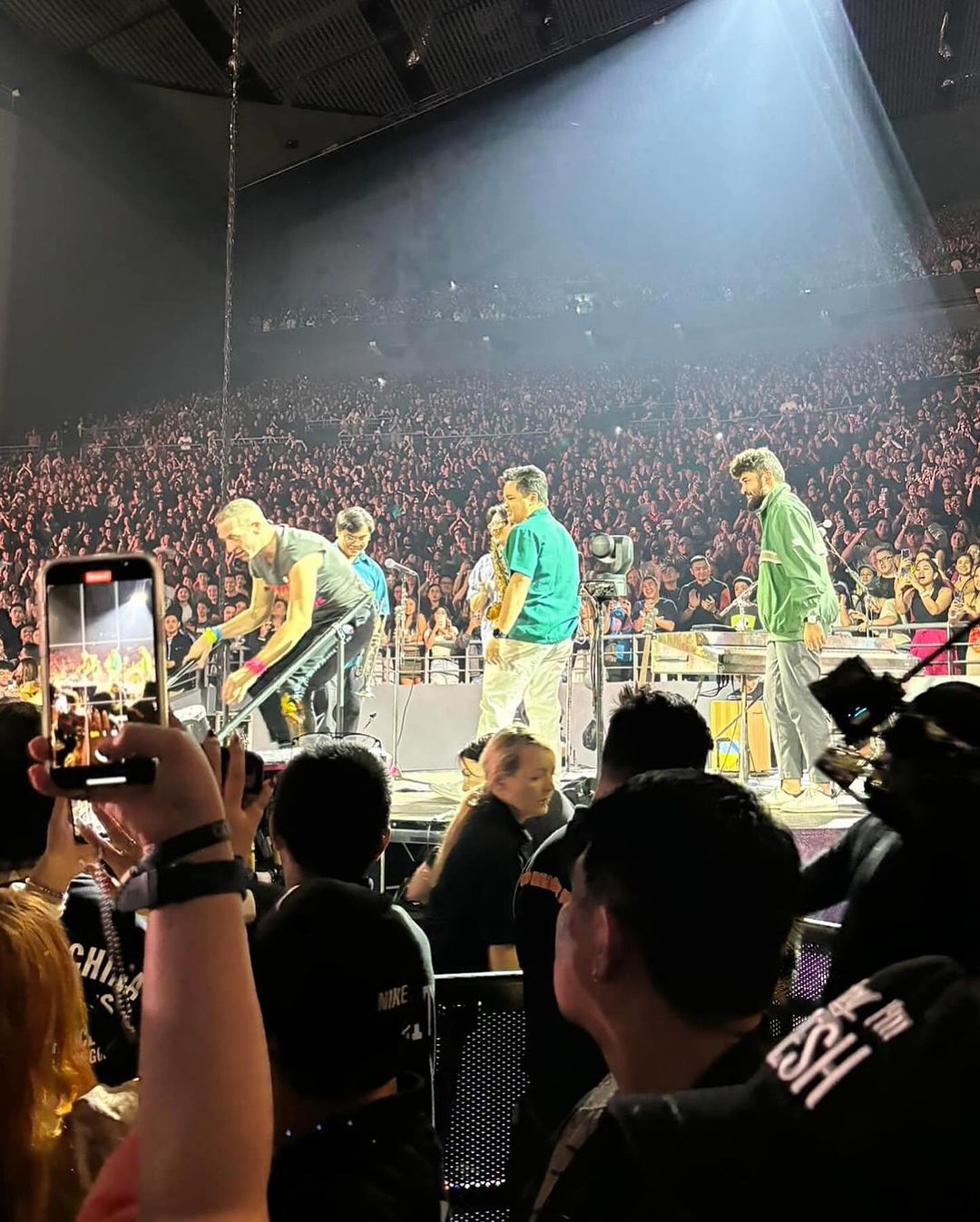 Coldplay's Chris Martin invited Filipino band Lola Amour onstage