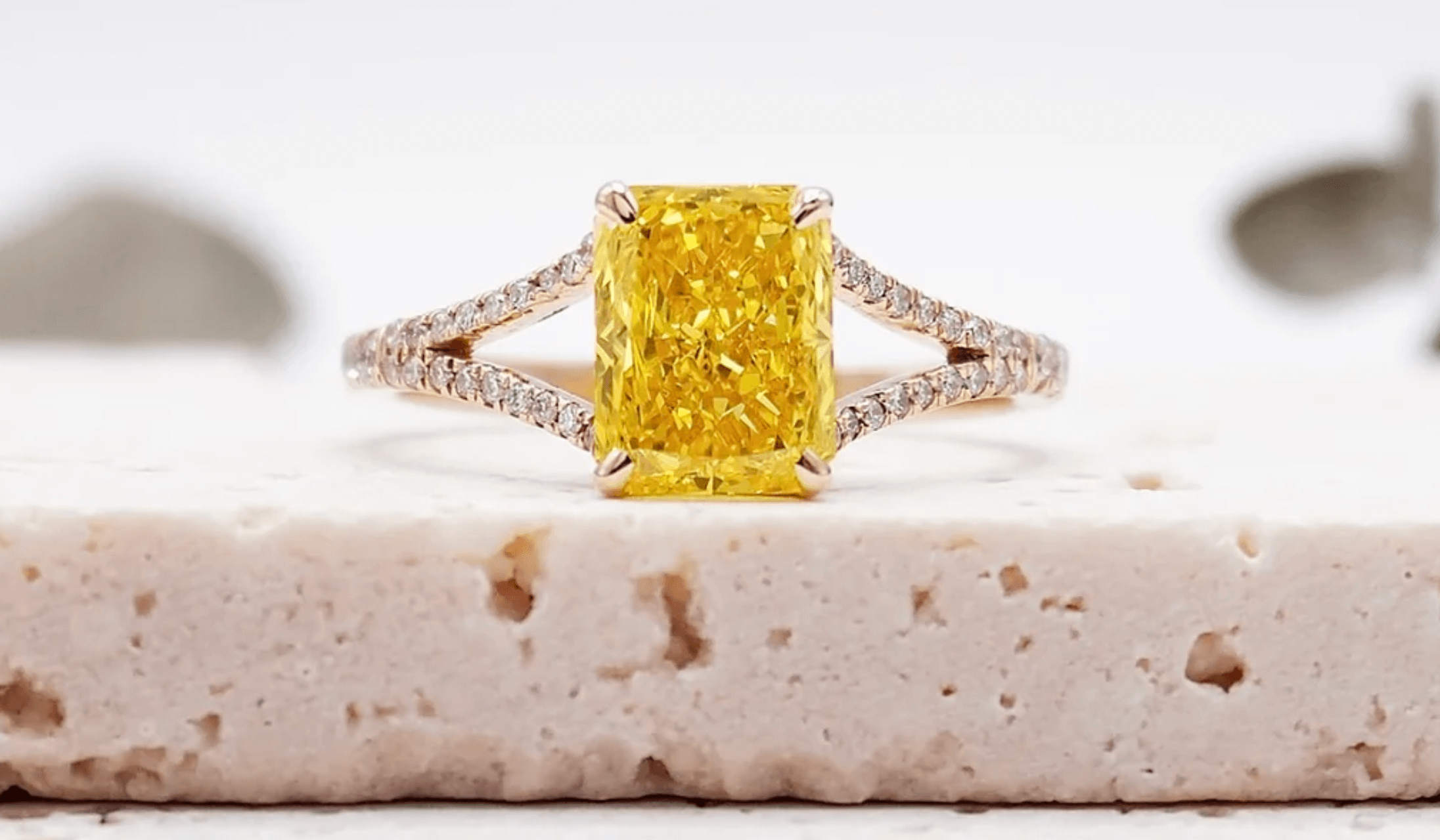 Lara Sunburst with a 1.46ct Fancy Vivid Yellow Radiant Cut Lab Diamond