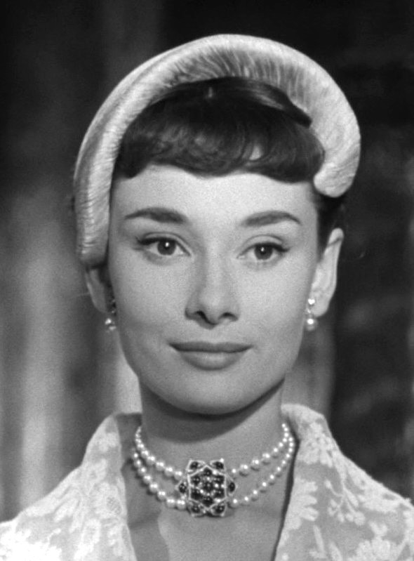 The necklace that Audrey Hepburn wore in Roman Holiday is up for auction