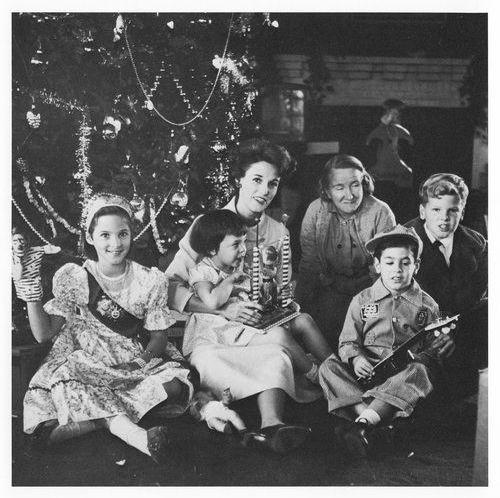 Babe Paley (center) with her four children on Christmas Day, 1960