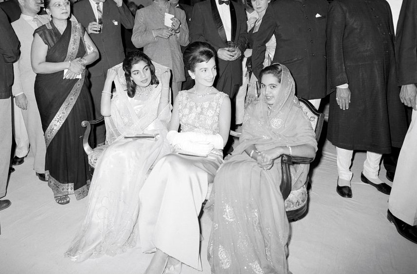 Lee Radziwill in a 1962 reception in India