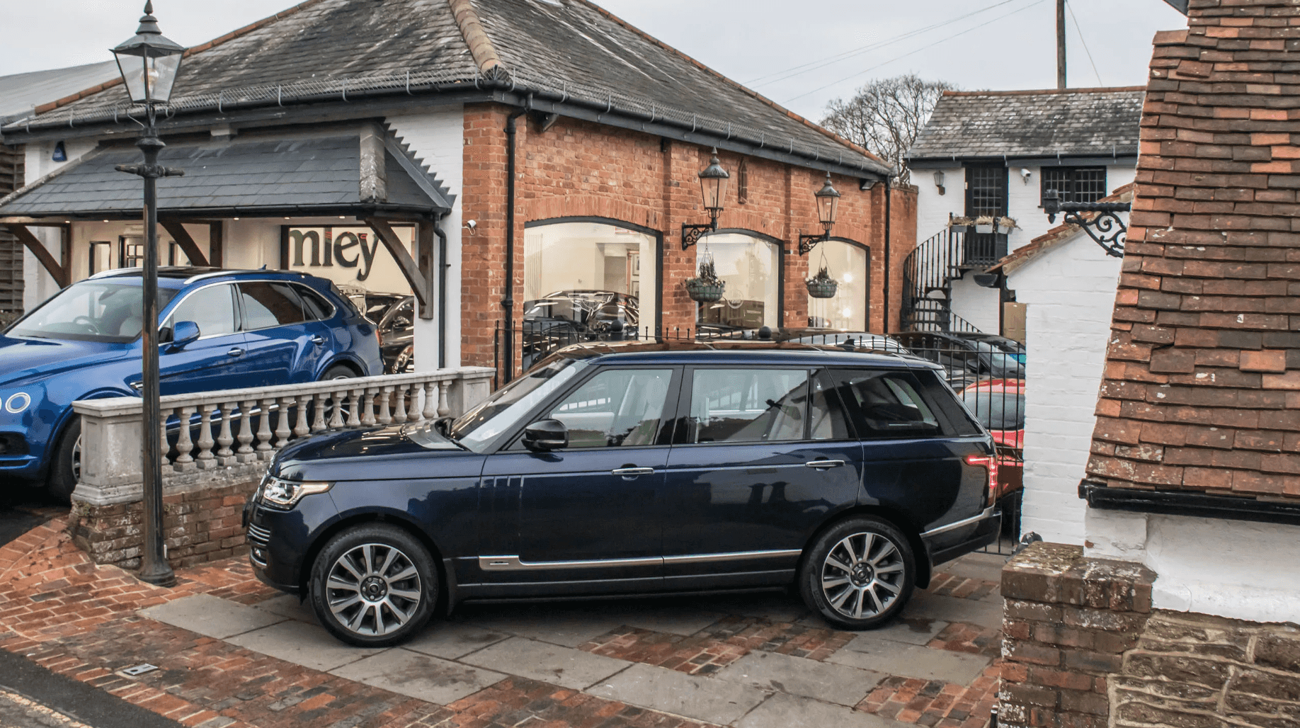 Queen Elizabeth II’s car, the Range Rover SDV8 Autobiography LWB 4.4 Litre