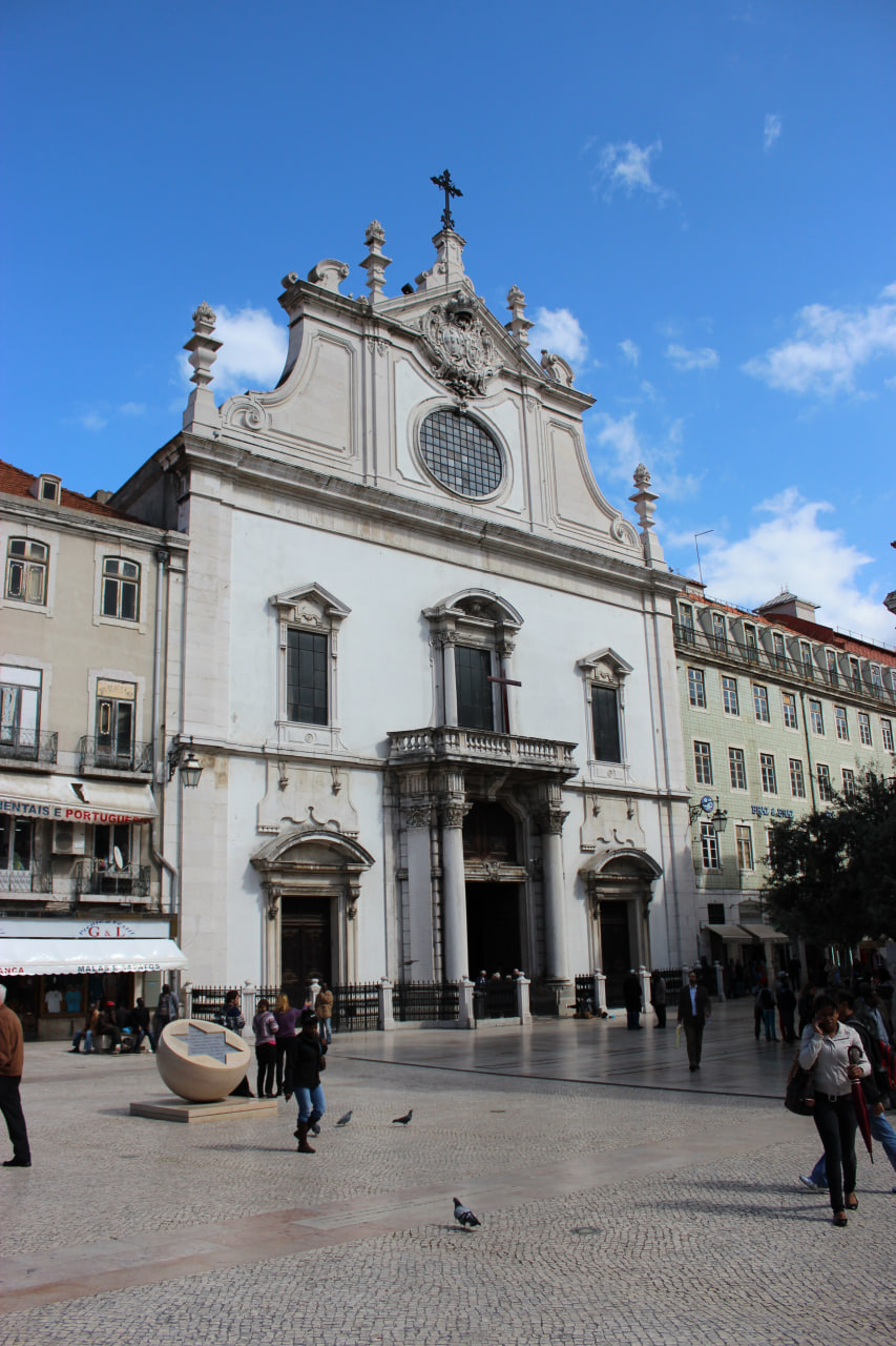 The exterior of Igreja de São Domingos