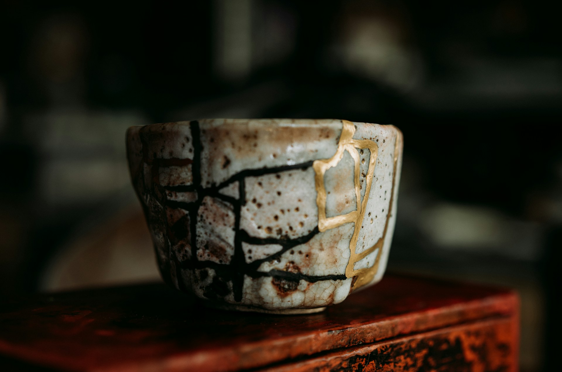 A kintsugi cup/Photo by Motoki Tonn via Unsplash
