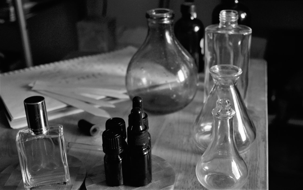 (photo) The tools used by perfumers to create scent combinations