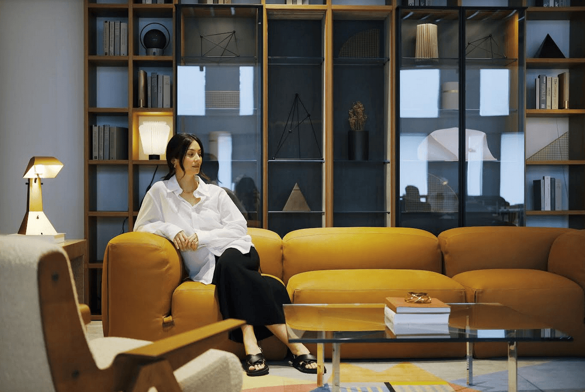 Mari Jasmine, co-founder and creative director of Hong Kong-based textile brand FLOWE, designed a relaxing space using brands Tacchini, Knoll, and Lema.