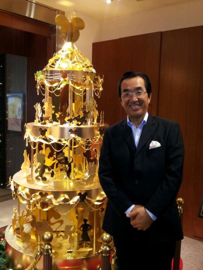 The $4.2 million pure gold Disney Christmas tree at Ginza Tanaka in 2012